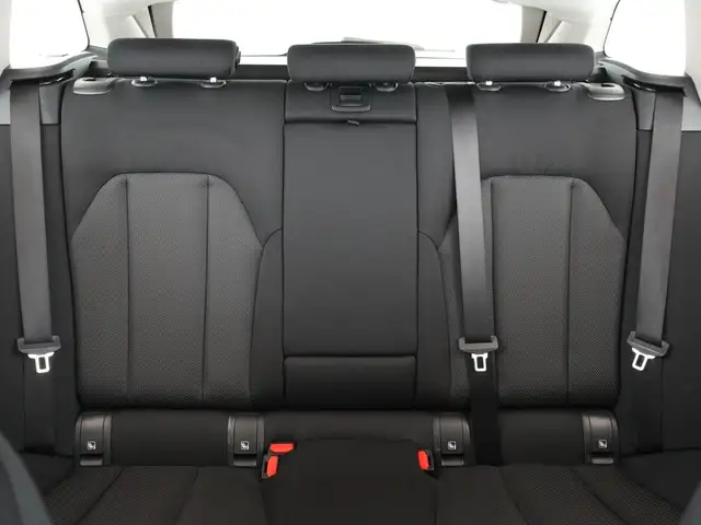 BMW 3 Series view 15