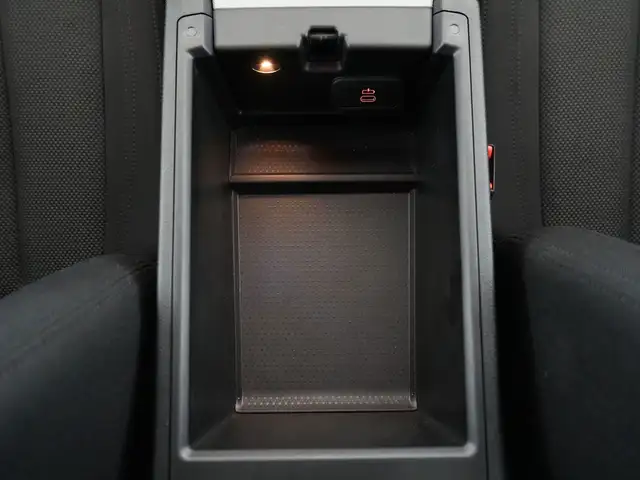 BMW 3 Series view 14