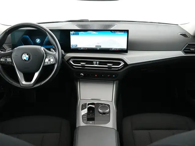 BMW 3 Series view 9