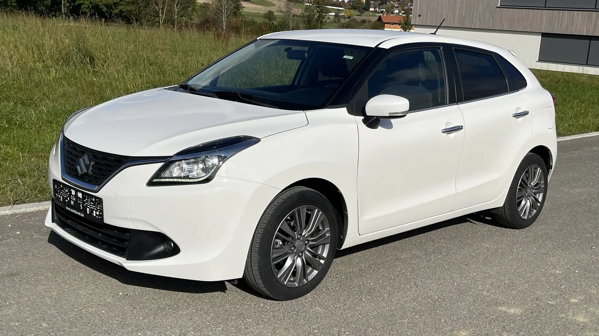 Suzuki Baleno 1.2 DUALJET Automatik/Kamera/ACC/Navi/Xenon Weiß - 1