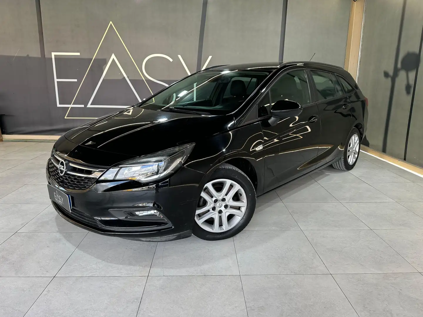 Opel Astra Sports Tourer 1.6 cdti Elective s Schwarz - 1