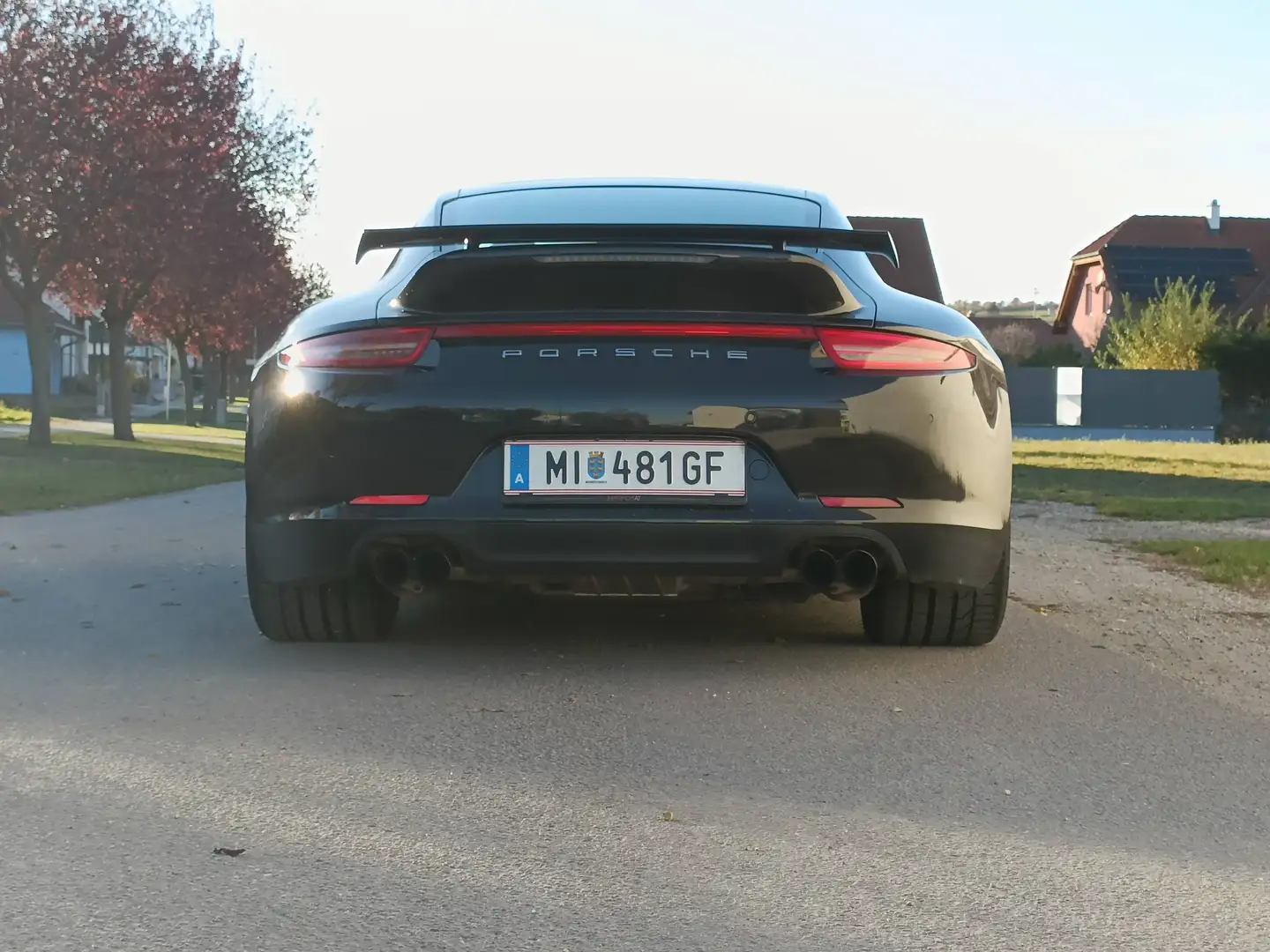 Porsche 991 911 Carrera 4 (991.1) · Sauger · KW V3 Fahrwerk + Liftsystem · Aero-Kit · Capristo Schwarz - 2