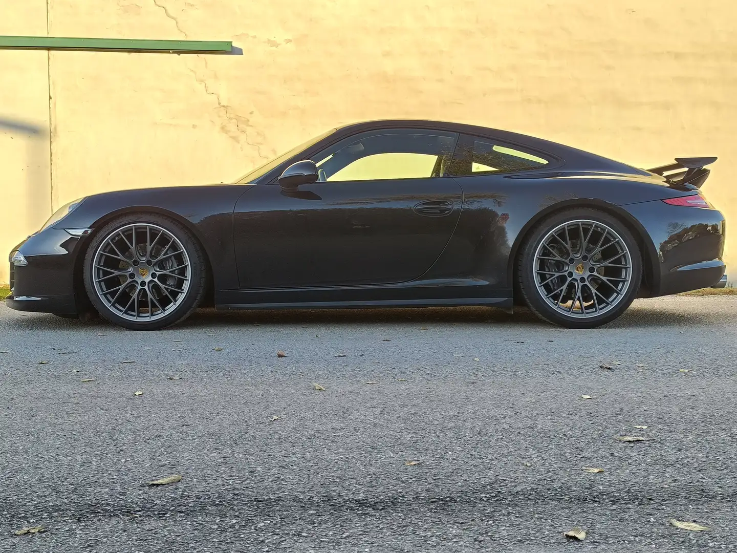 Porsche 991 911 Carrera 4 (991.1) · Sauger · KW V3 Fahrwerk + Liftsystem · Aero-Kit · Capristo Schwarz - 1