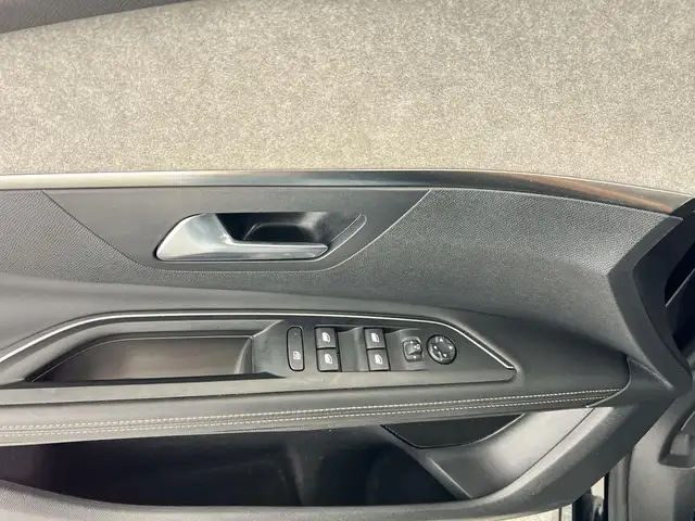 Peugeot 5008 view 11