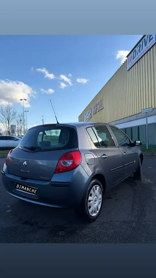 Renault Clio Citadine 3 portes — photo 3