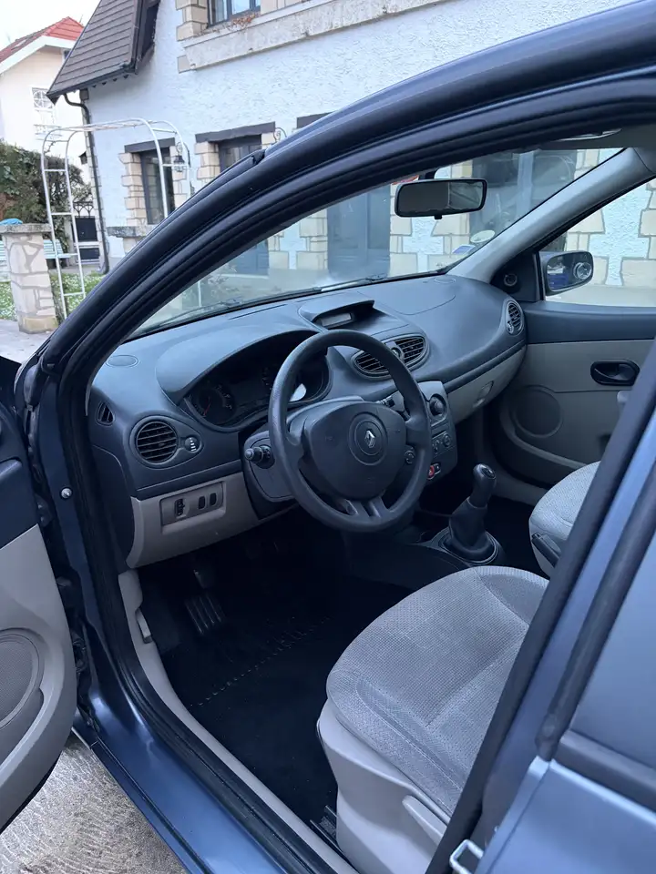 Renault Clio Citadine 3 portes — photo 5