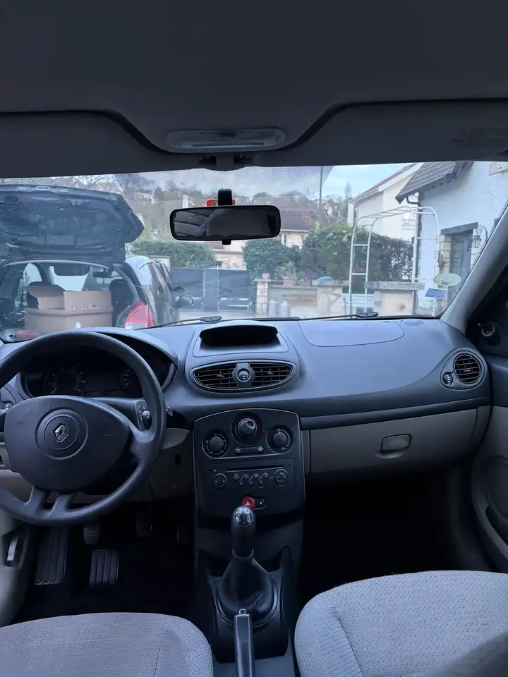 Renault Clio Citadine 3 portes — photo 4