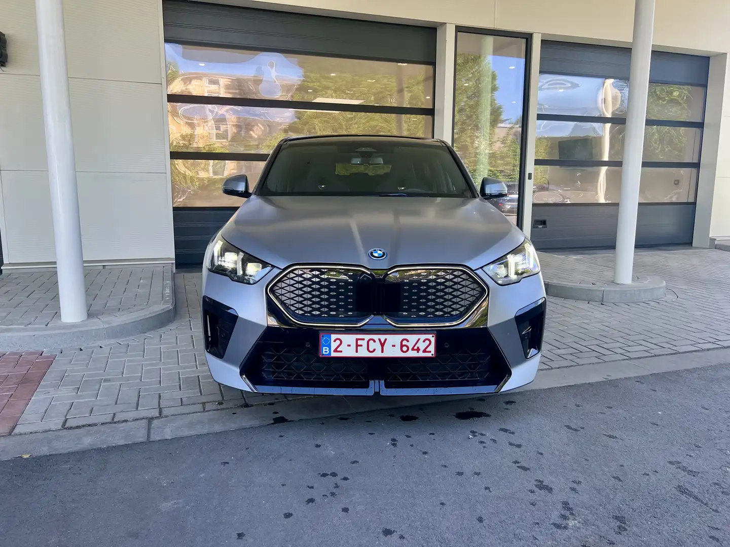 BMW iX2 66.5 kWh xDrive30 Gris - 2