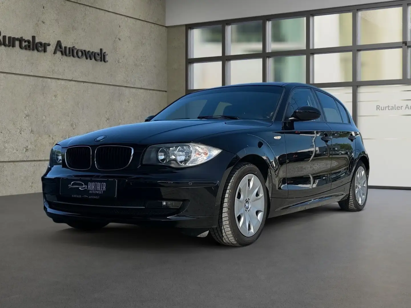 BMW 118 Baureihe 1 Lim. 118i *KLIMA *PDC *SHZ *TÜV* Schwarz - 1