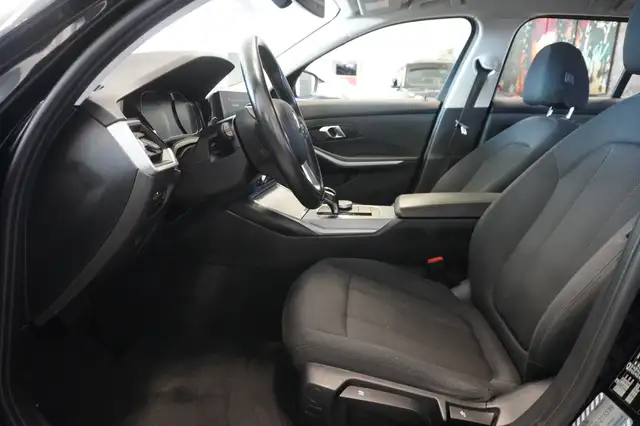 BMW 3 Series view 8