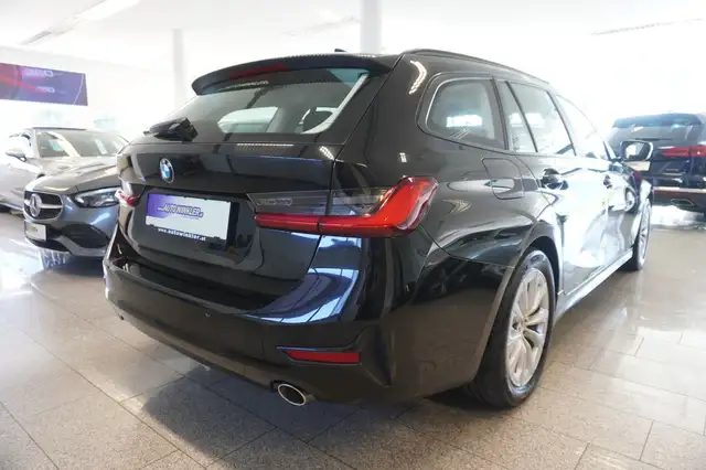 BMW 3 Series view 5