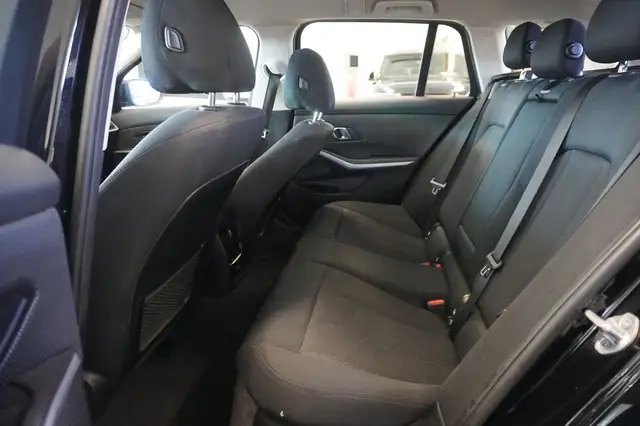 BMW 3 Series view 9