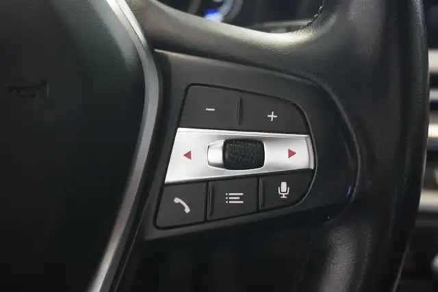 BMW 3 Series view 13
