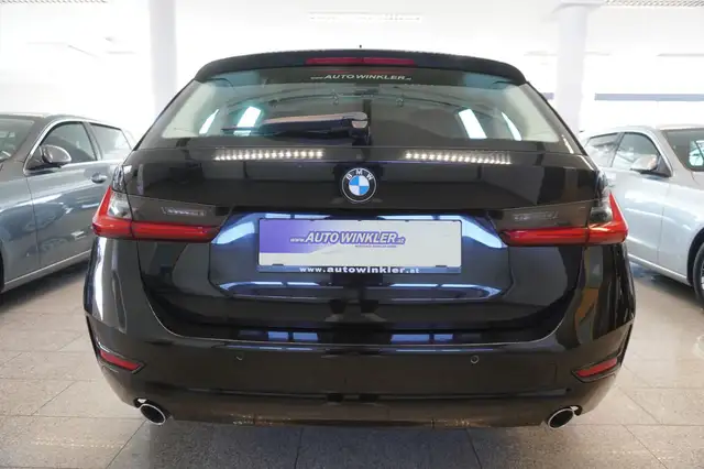 BMW 3 Series view 6