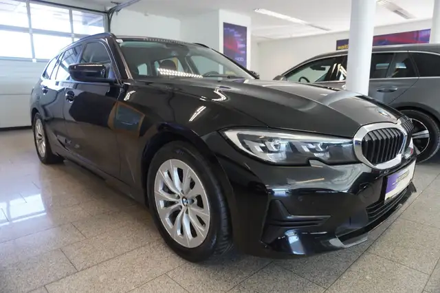 BMW 3 Series view 3