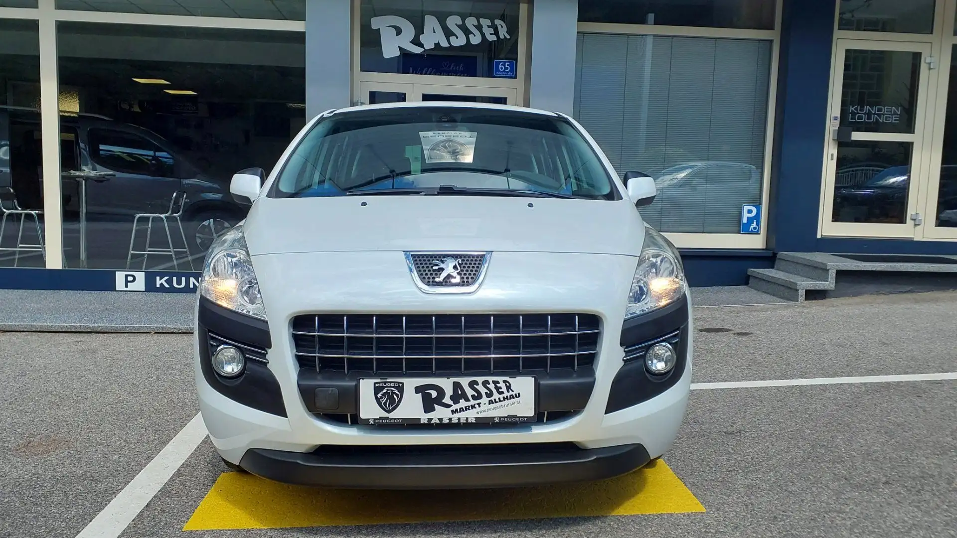 Peugeot 3008 Active HDI 115 Weiß - 1
