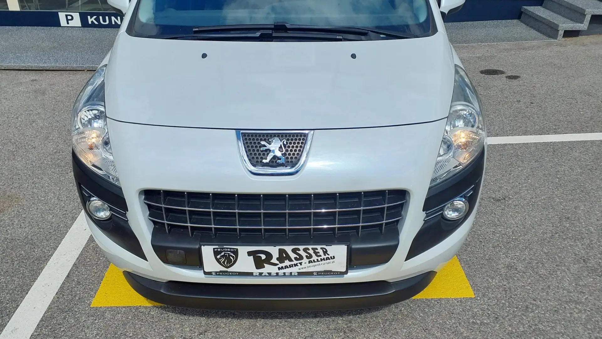 Peugeot 3008 Active HDI 115 Weiß - 2
