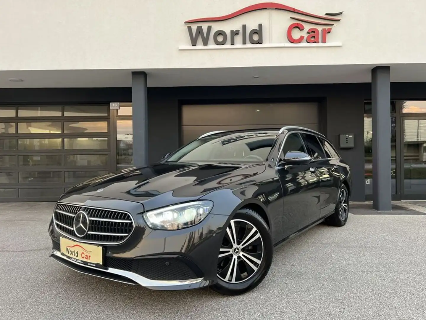 Mercedes-Benz E 220 d T Avantgarde Aut.LED-NAVI-LEDER-360° Gris - 1