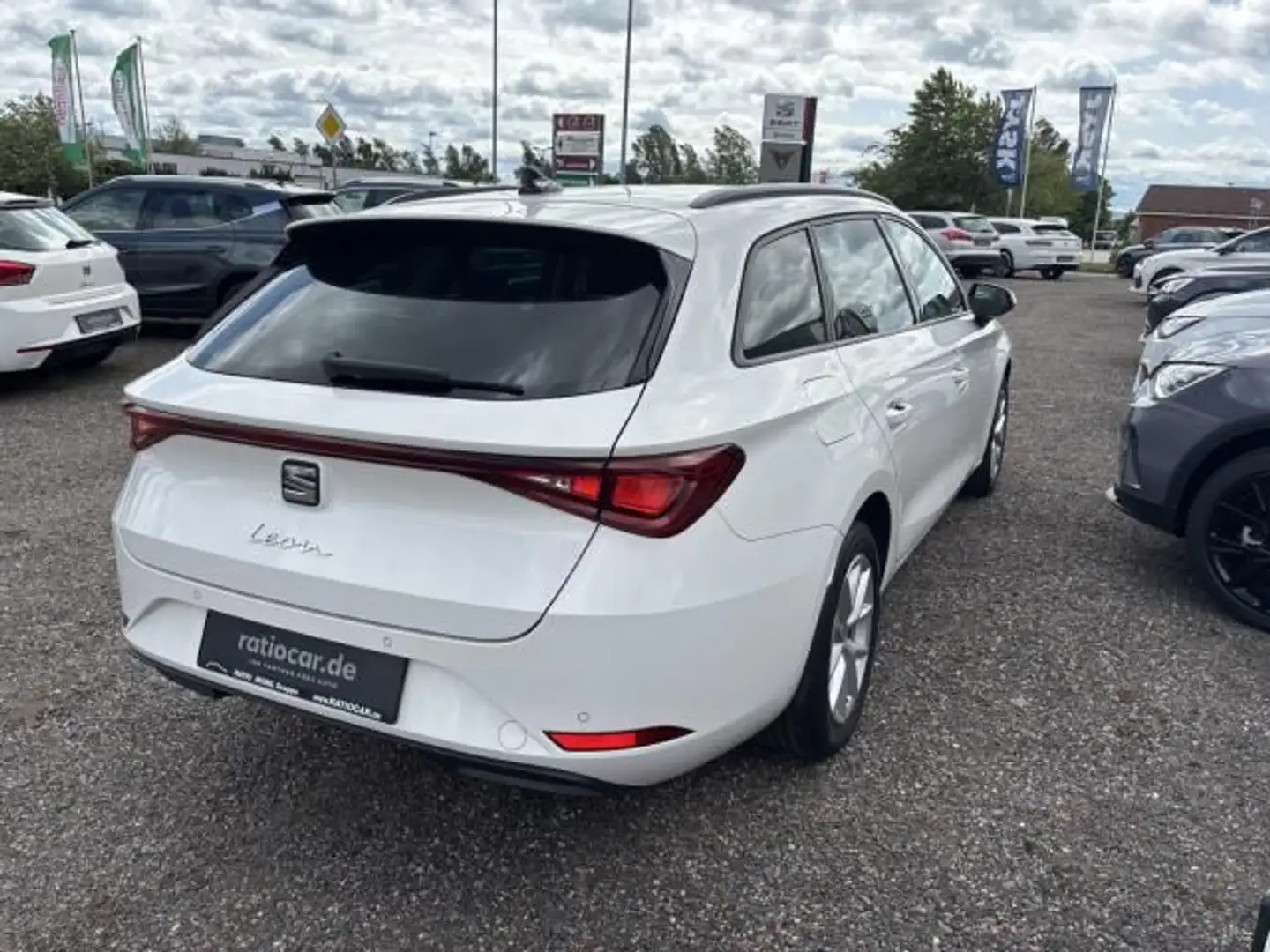 SEAT Leon LEON SPORTSTOURER STYLE 1.5 TSI ACT DAB+ SHZ EPH Weiß - 2