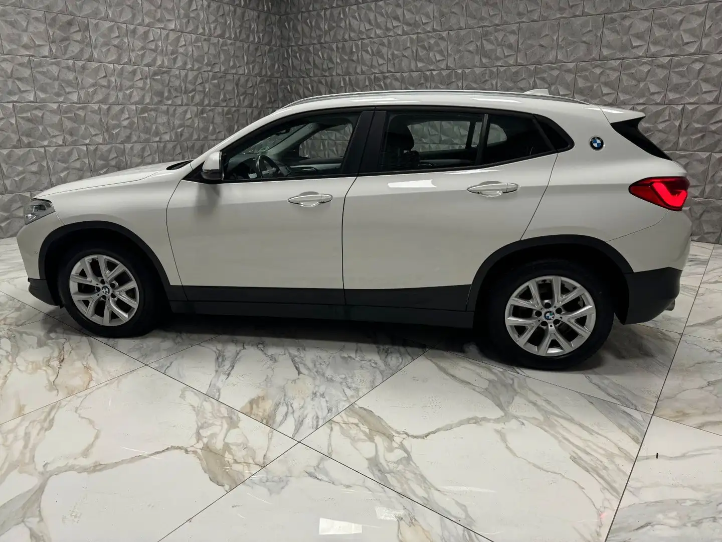 BMW X2 sDrive 20 i Advantage **81.254km** Wit - 2
