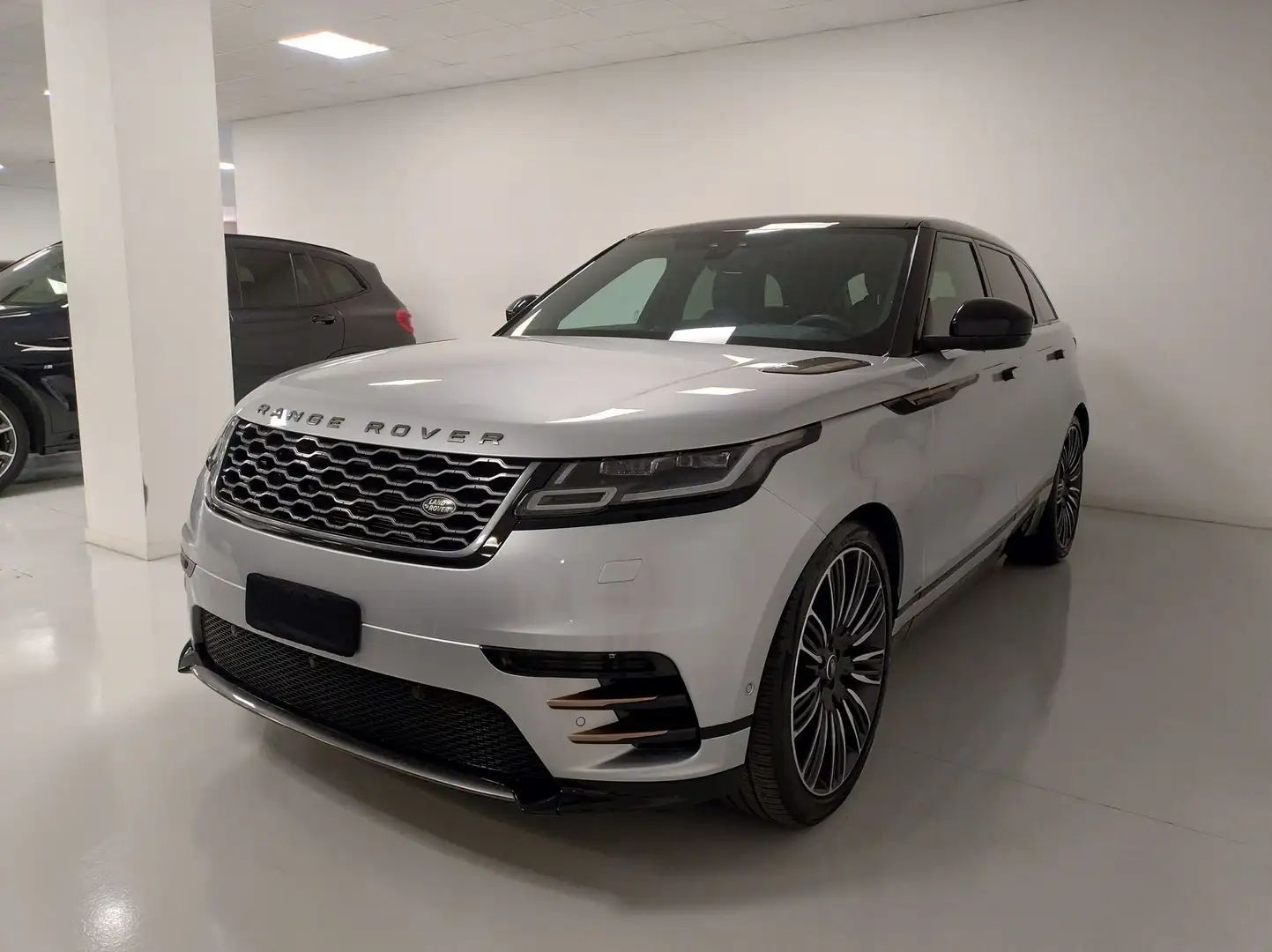 Land Rover Range Rover Velar 3.0d V6 R-Dynamic HSE 300cv auto my20 Argento - 1