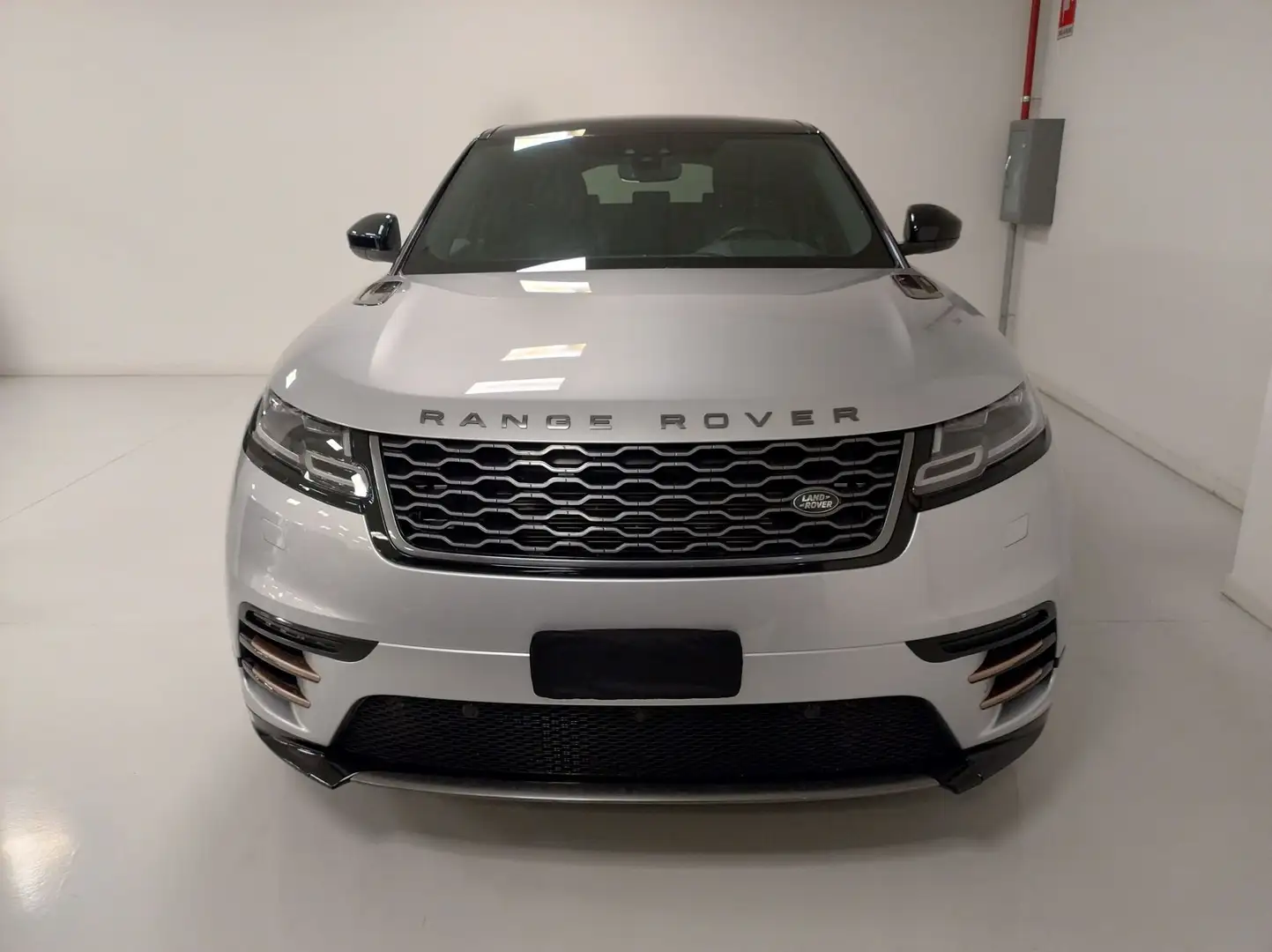 Land Rover Range Rover Velar 3.0d V6 R-Dynamic HSE 300cv auto my20 Argento - 2