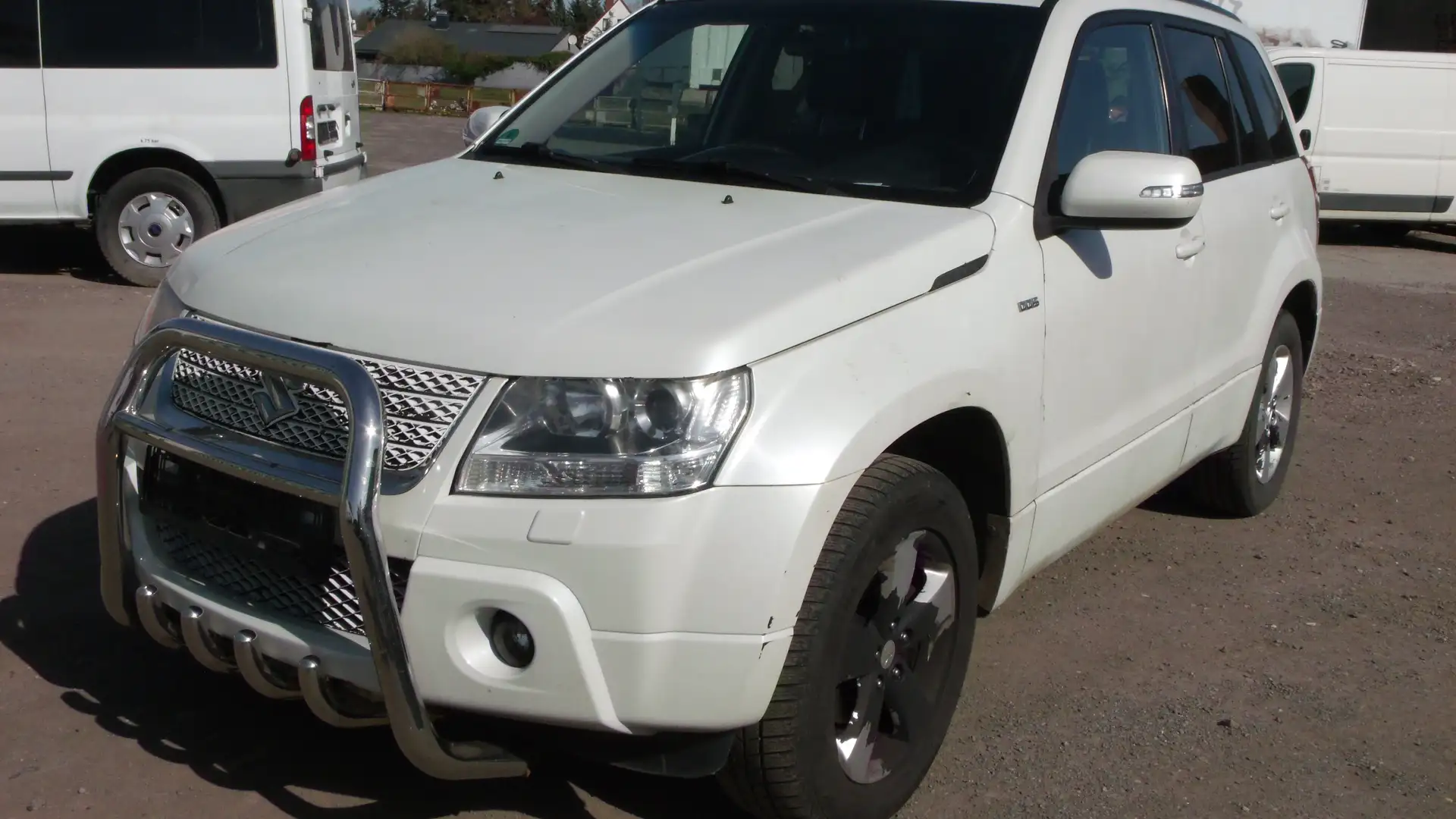 Suzuki Grand Vitara Grand Vitara 1.9 DDiS Comfort DPF Blanc - 1