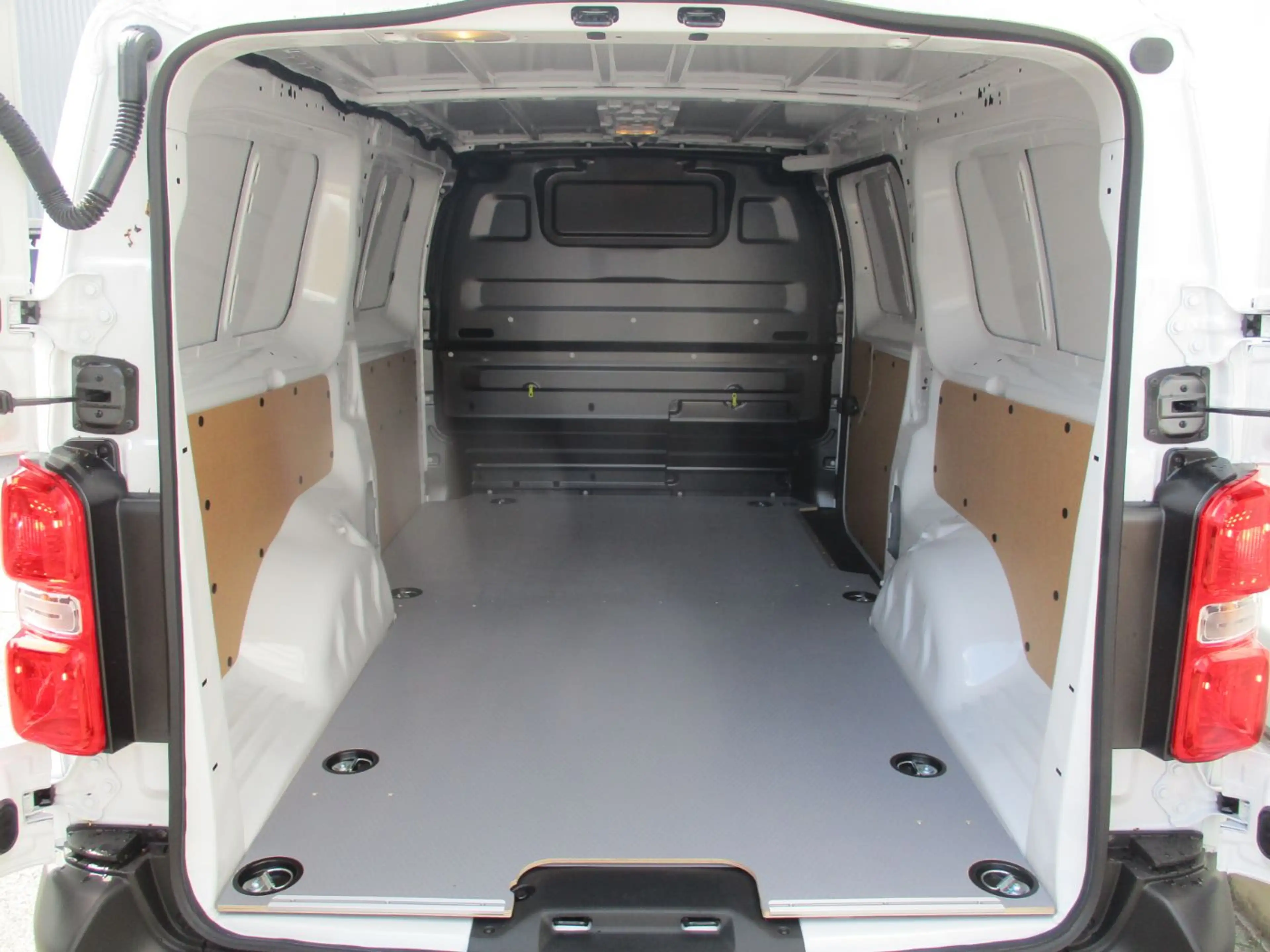 Toyota Proace Kasten 2.2 D-4D L2 Kasten Meister SHZ+PDC — photo 7