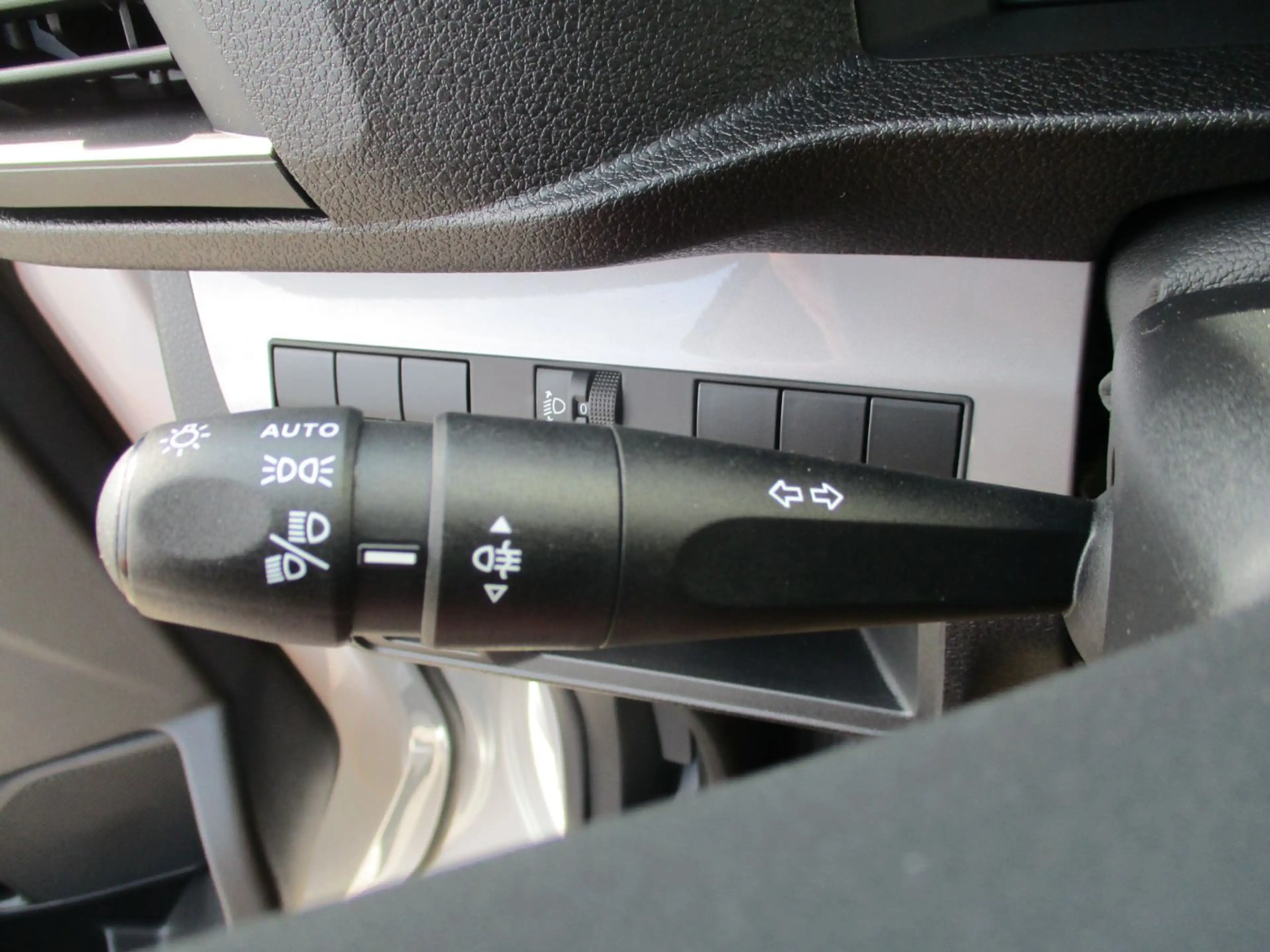 Toyota Proace Kasten 2.2 D-4D L2 Kasten Meister SHZ+PDC — photo 13
