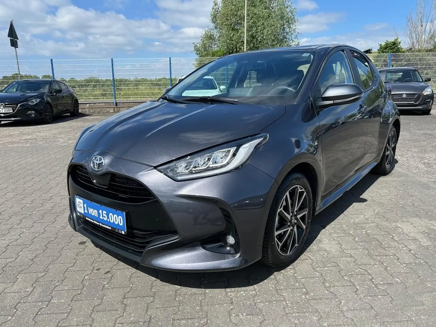 Toyota Yaris 1.5 VVT-iE Team D Aut. Cam.SHZ Gris - 1