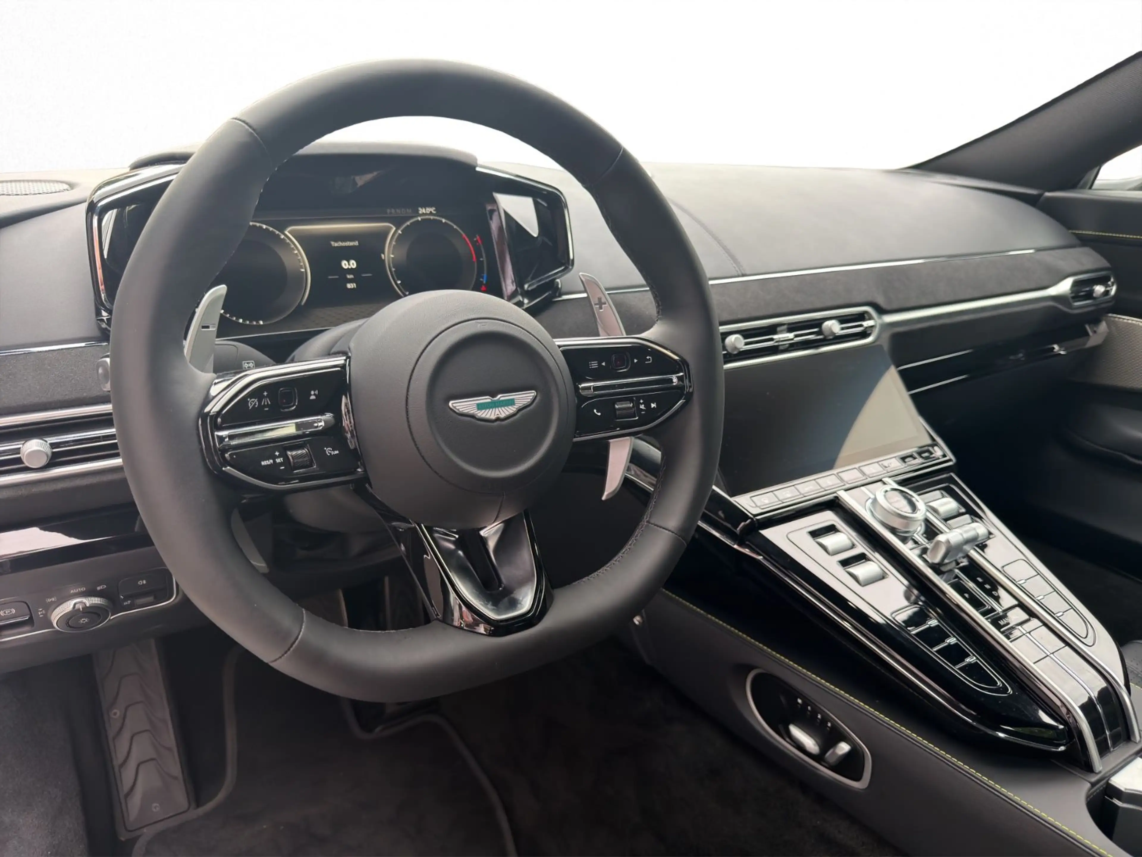 Aston Martin V8 MY25 — photo 14