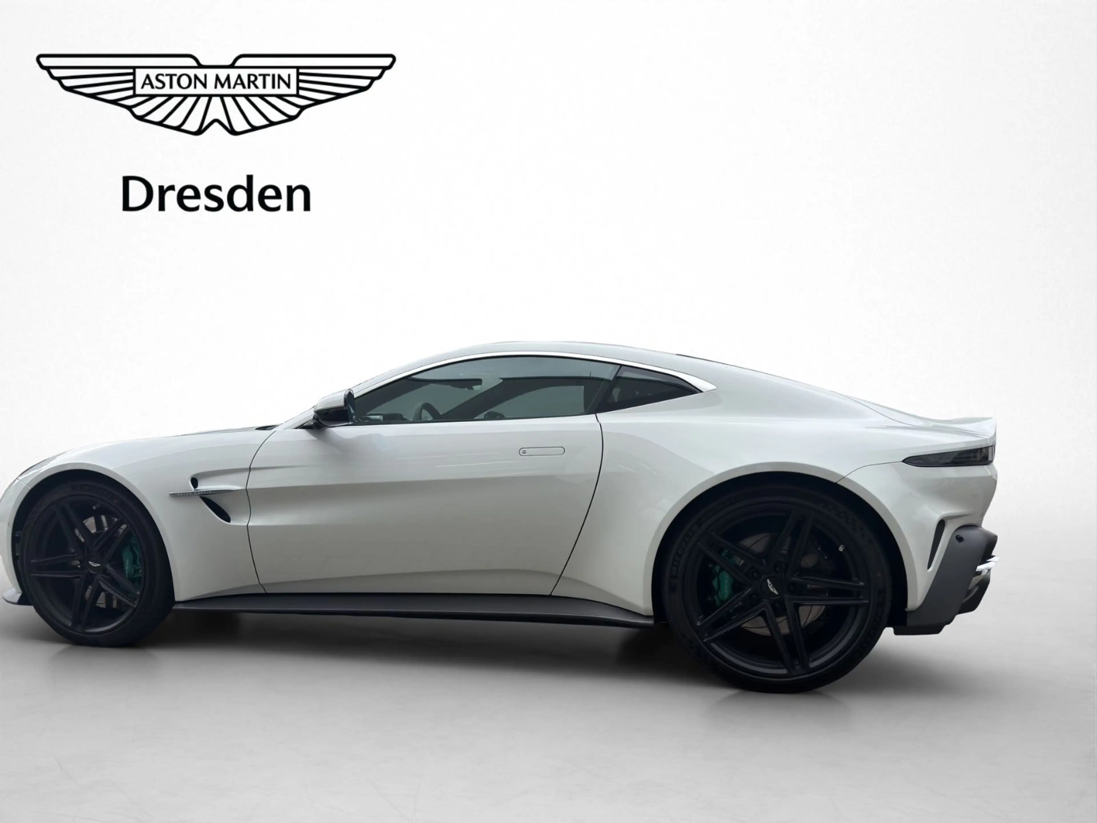 Aston Martin V8 MY25 — photo 4