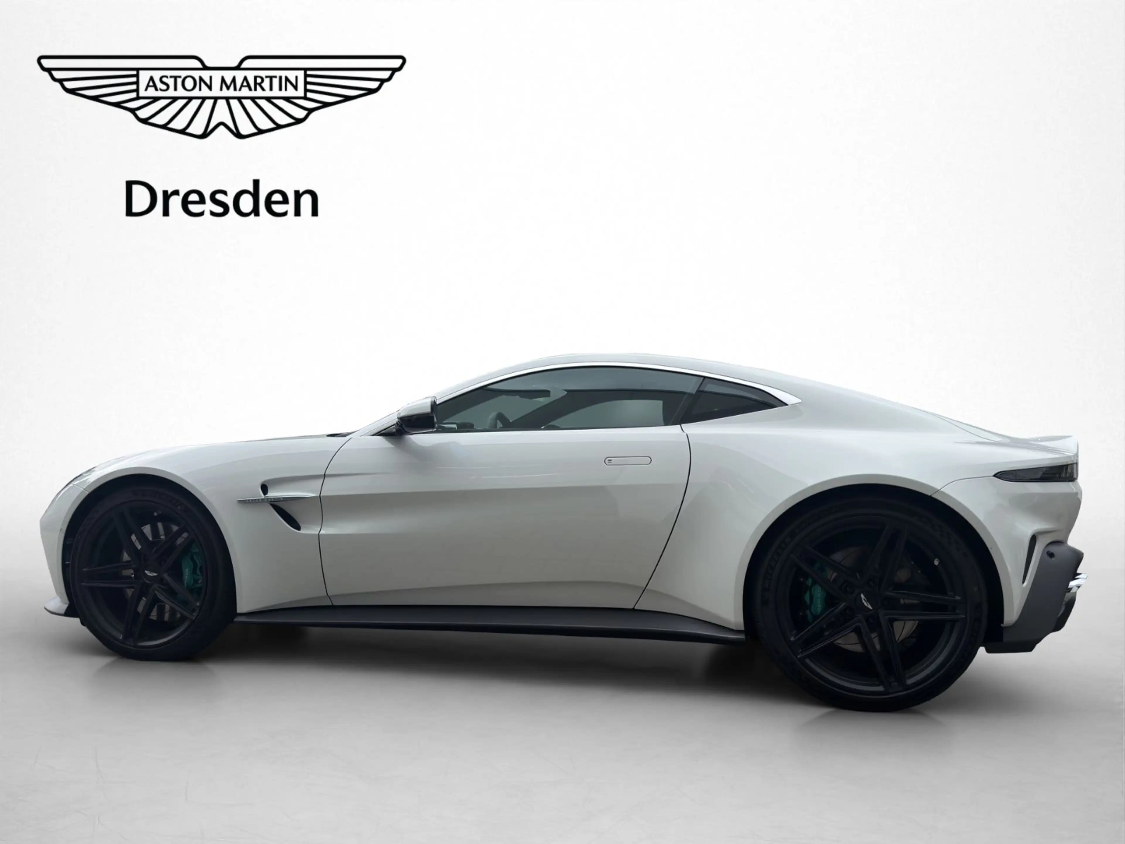 Aston Martin V8 MY25 — photo 3