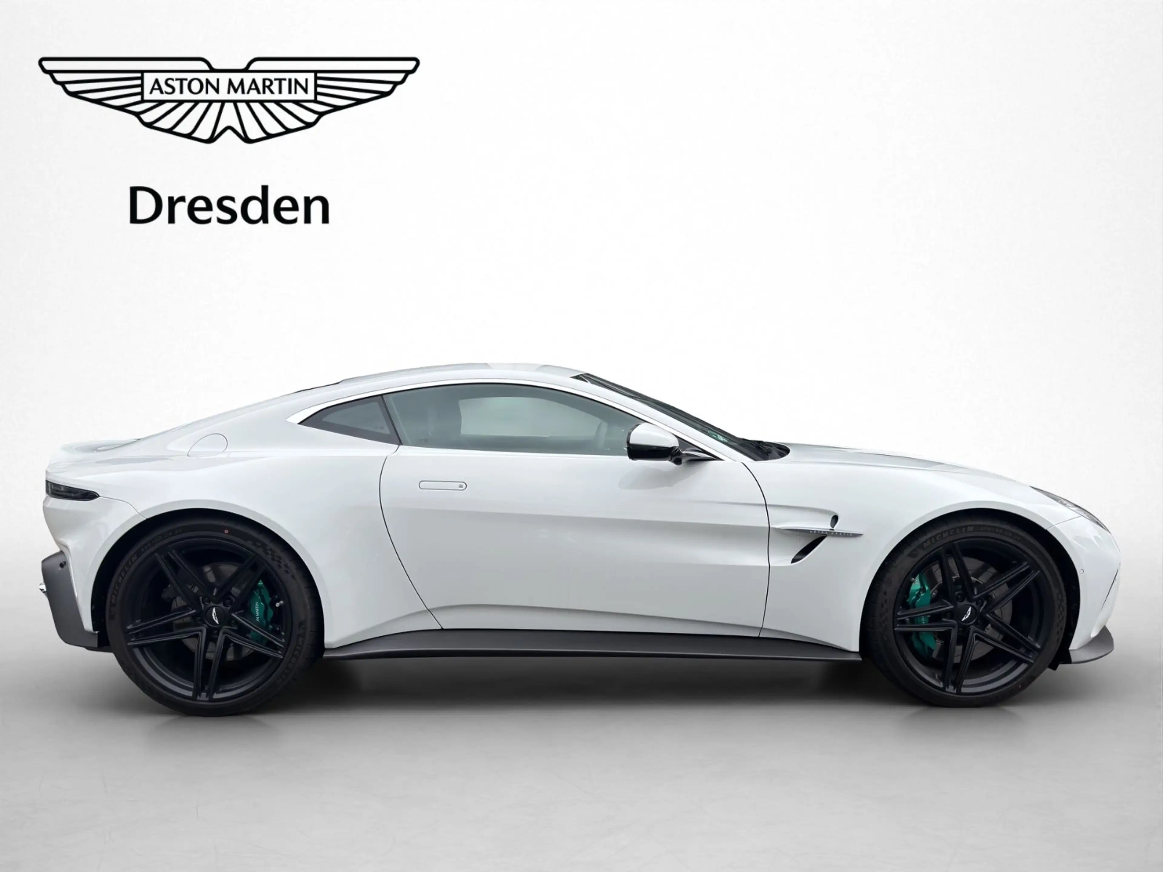Aston Martin V8 MY25 — photo 7
