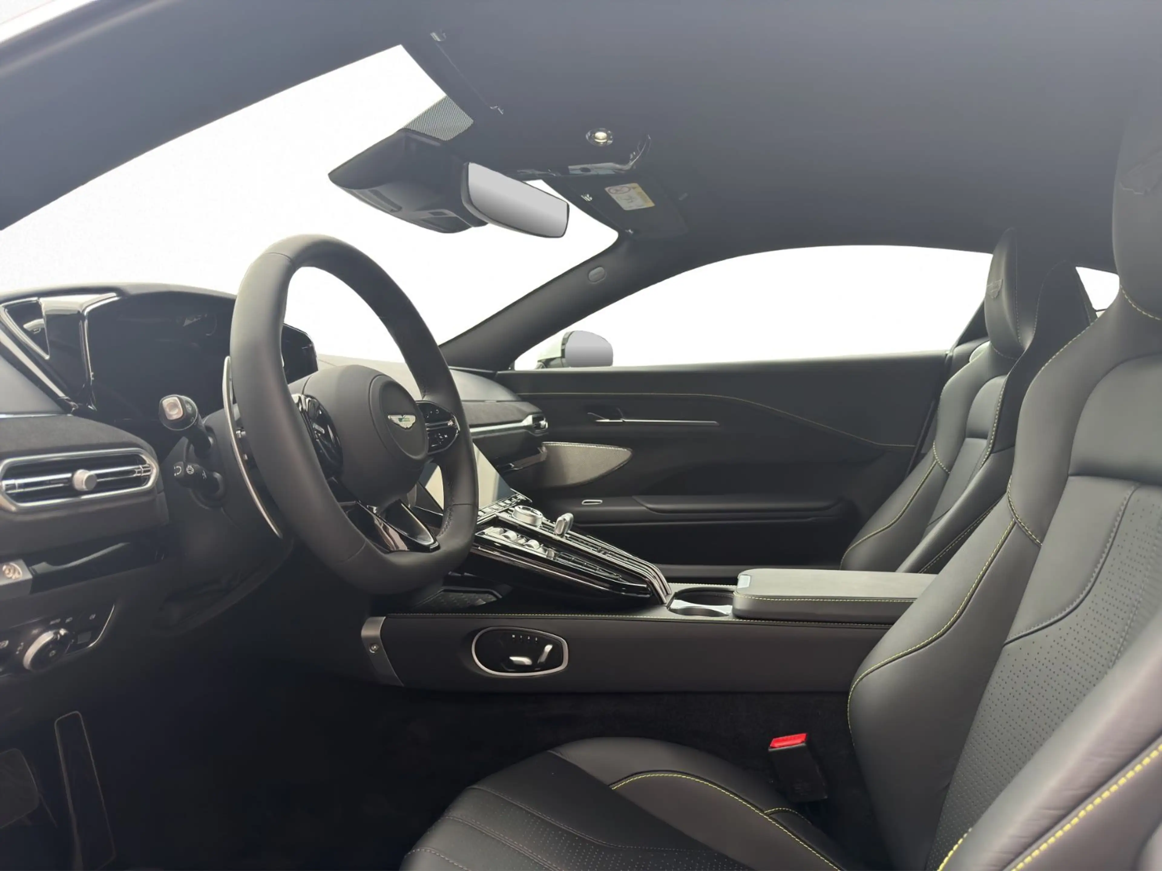 Aston Martin V8 MY25 — photo 13