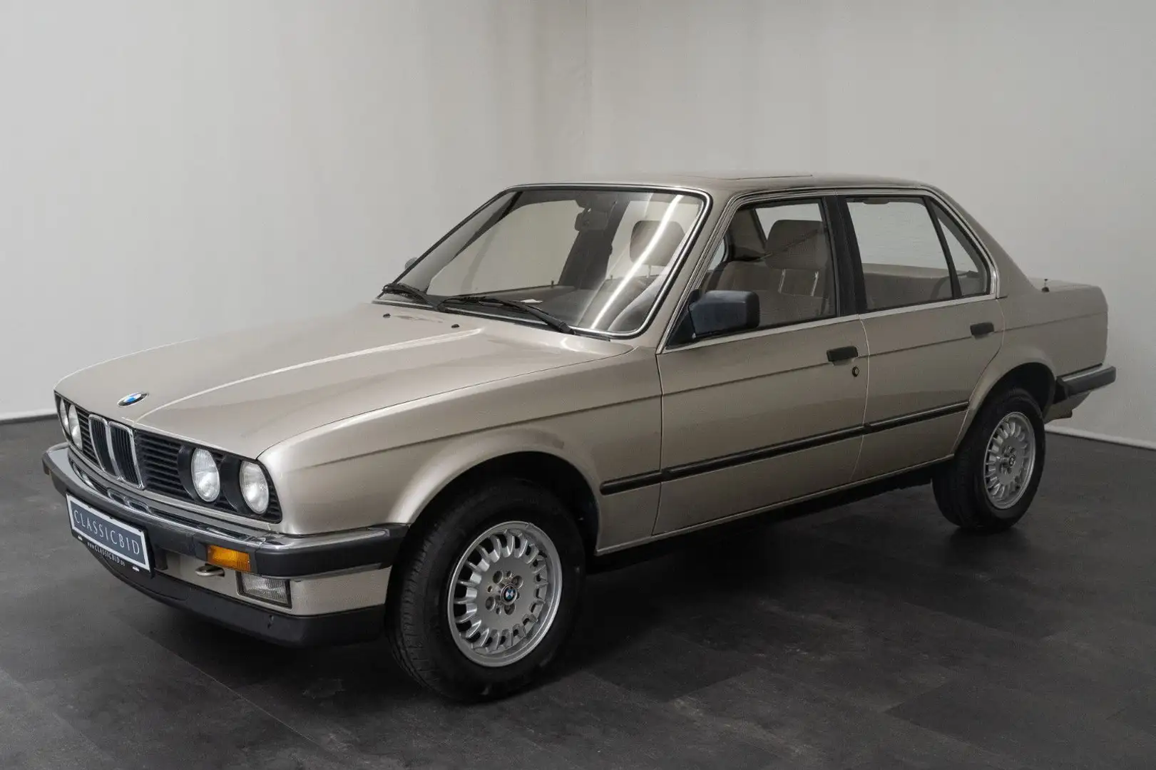BMW 325 e Automatik Zlatá - 1
