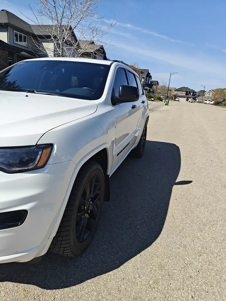 Jeep Grand Cherokee снимка Jeep Grand Cherokee