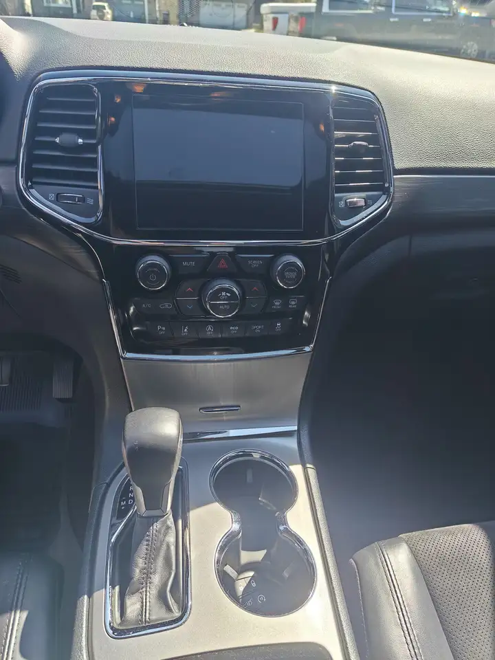 Jeep Grand Cherokee снимка Jeep Grand Cherokee