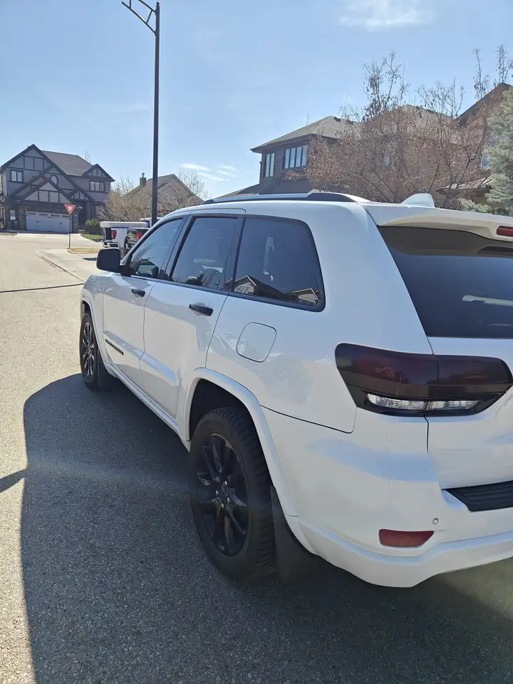 Jeep Grand Cherokee снимка Jeep Grand Cherokee