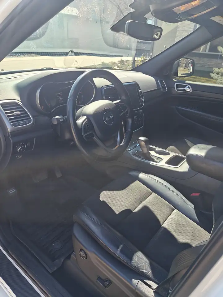 Jeep Grand Cherokee снимка Jeep Grand Cherokee