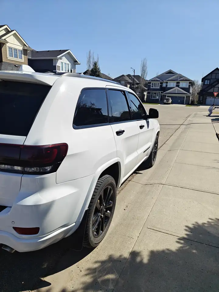 Jeep Grand Cherokee снимка Jeep Grand Cherokee