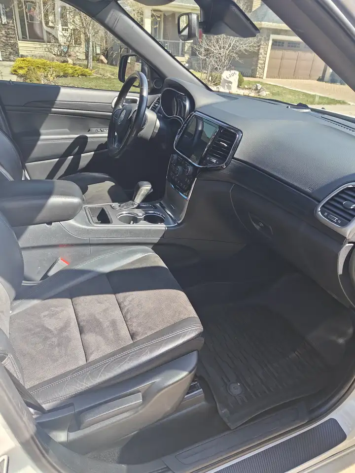 Jeep Grand Cherokee снимка Jeep Grand Cherokee