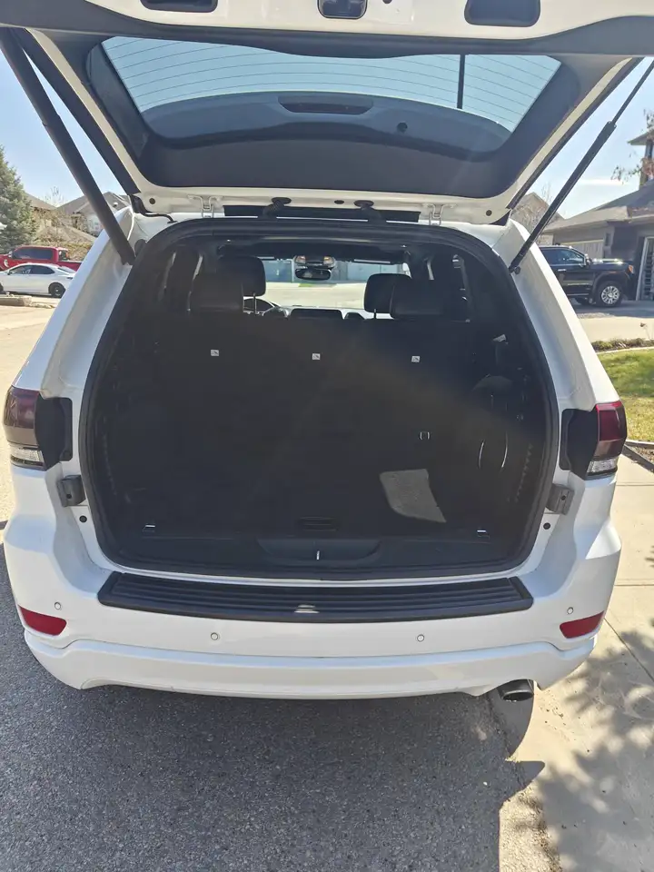Jeep Grand Cherokee снимка Jeep Grand Cherokee