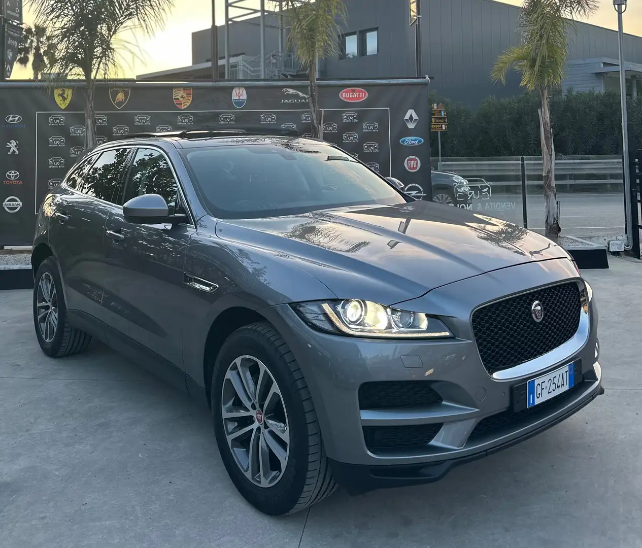 Jaguar F-Pace 2.0d i4 R-Sport awd 180cv auto my20 siva - 1