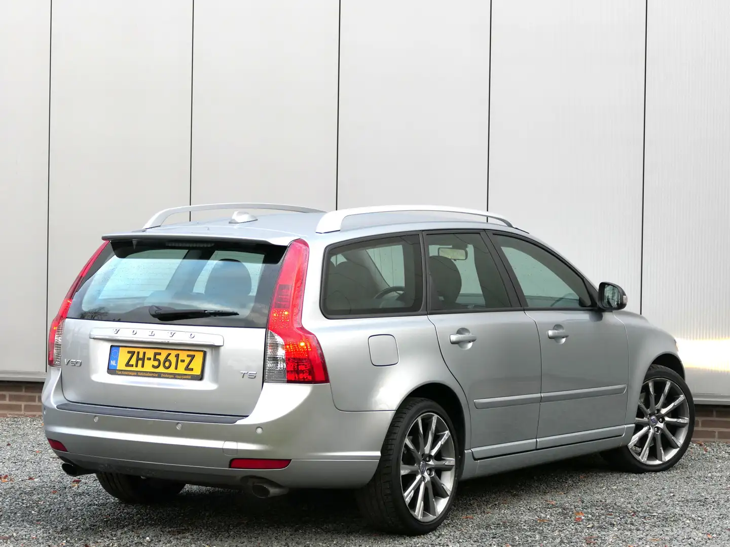 Volvo V50 2.5 T5 AUT Momentum Xenon / Cruise Control / High Gris - 2