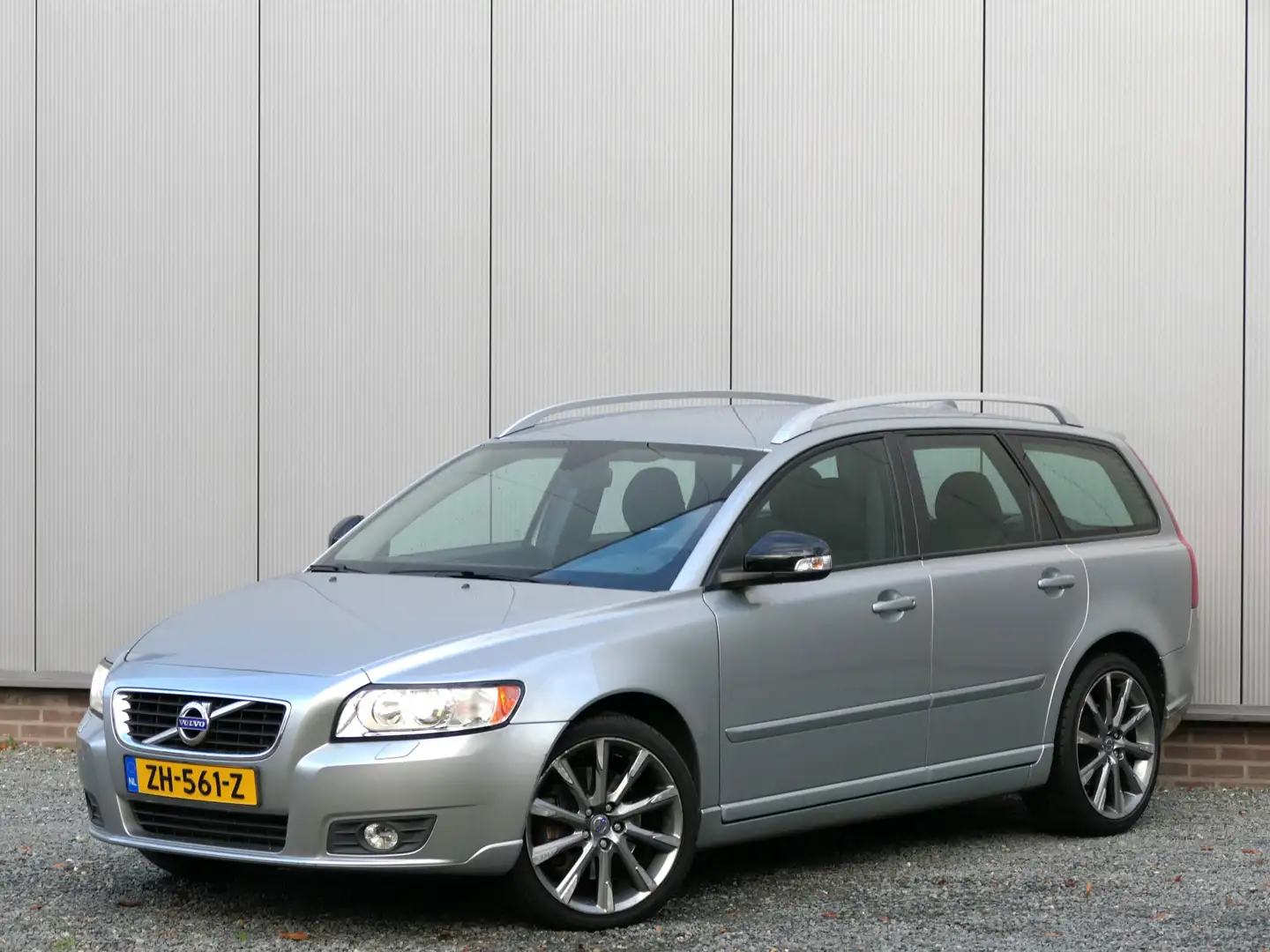 Volvo V50 2.5 T5 AUT Momentum Xenon / Cruise Control / High Gris - 1