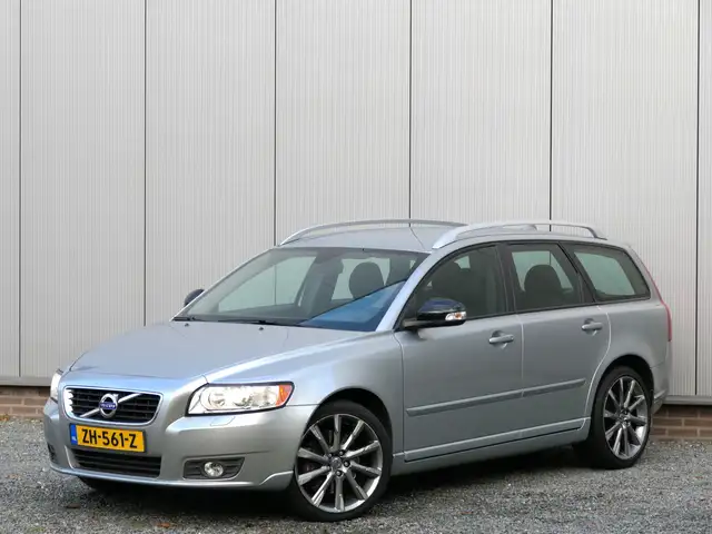 Volvo V50 2.5 T5 AUT Momentum Xenon / Cruise Control / High