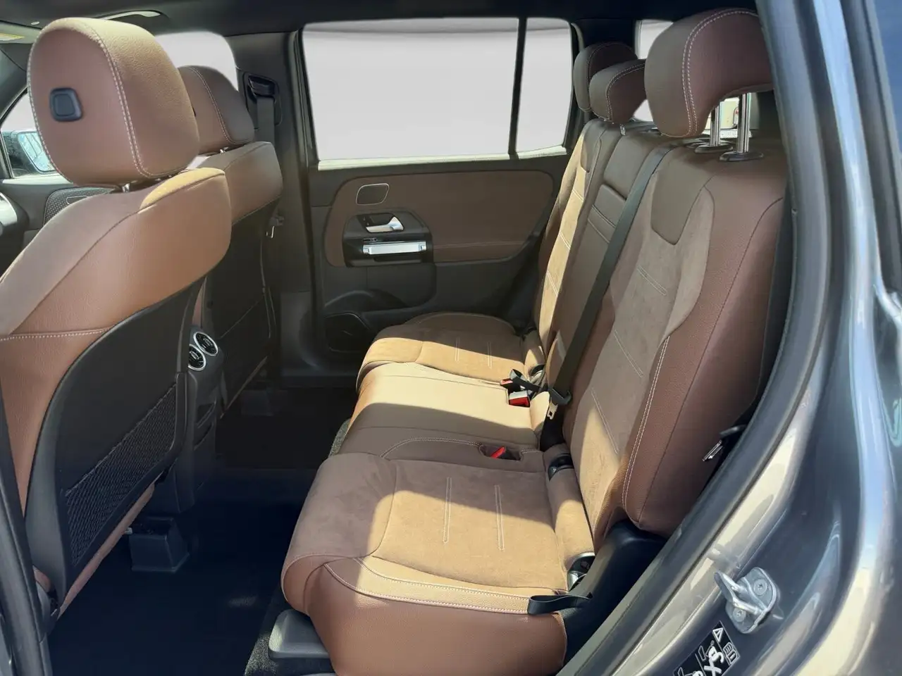 Mercedes-Benz GLB photo Mercedes-Benz GLB