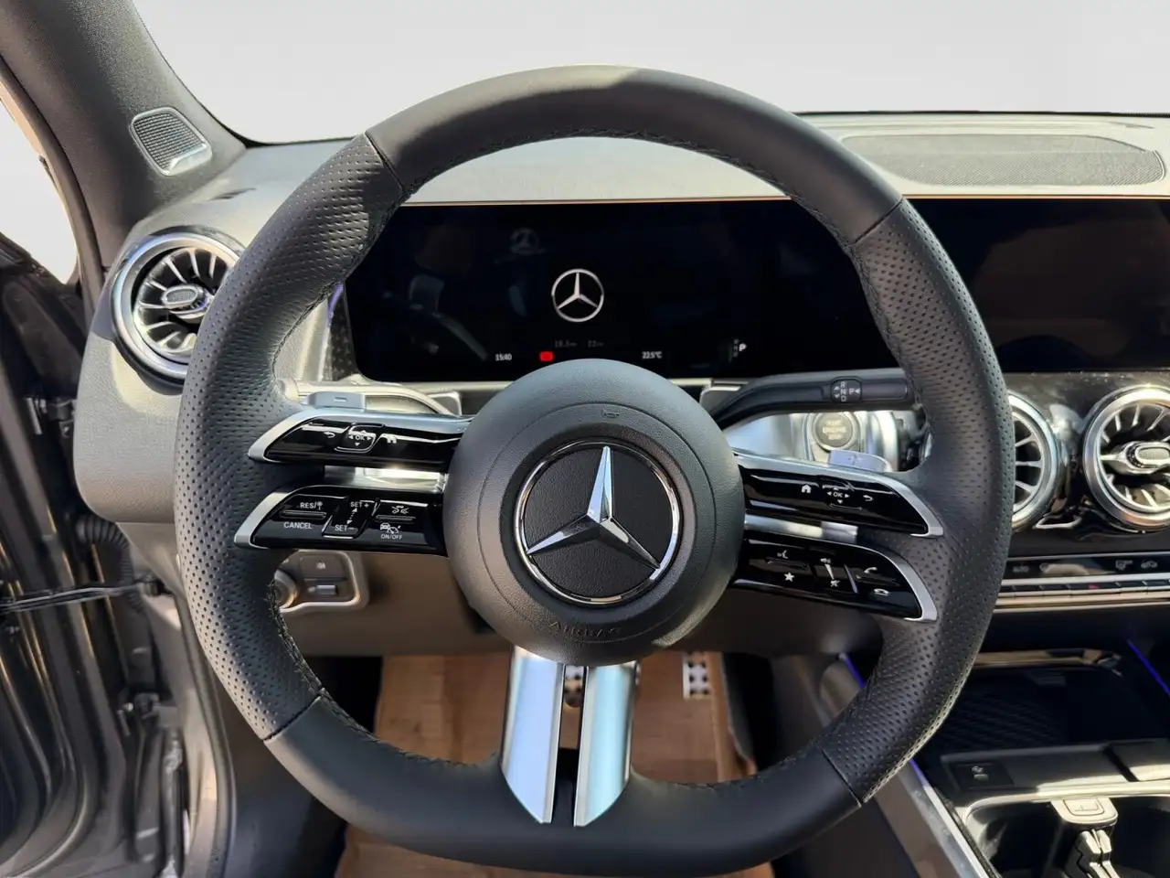 Mercedes-Benz GLB photo Mercedes-Benz GLB
