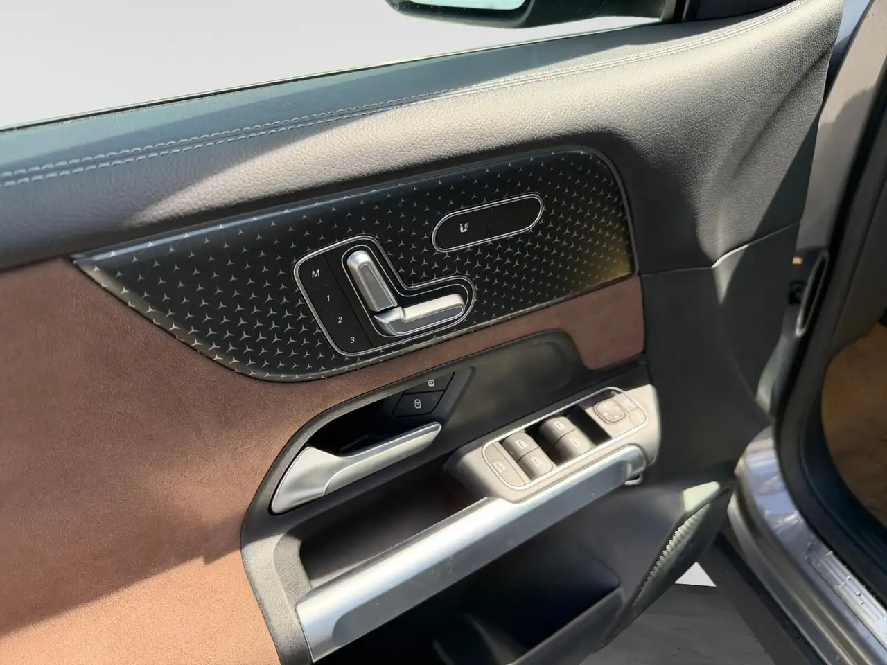 Mercedes-Benz GLB photo Mercedes-Benz GLB